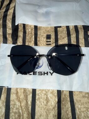 Black Fashion Sunglasses